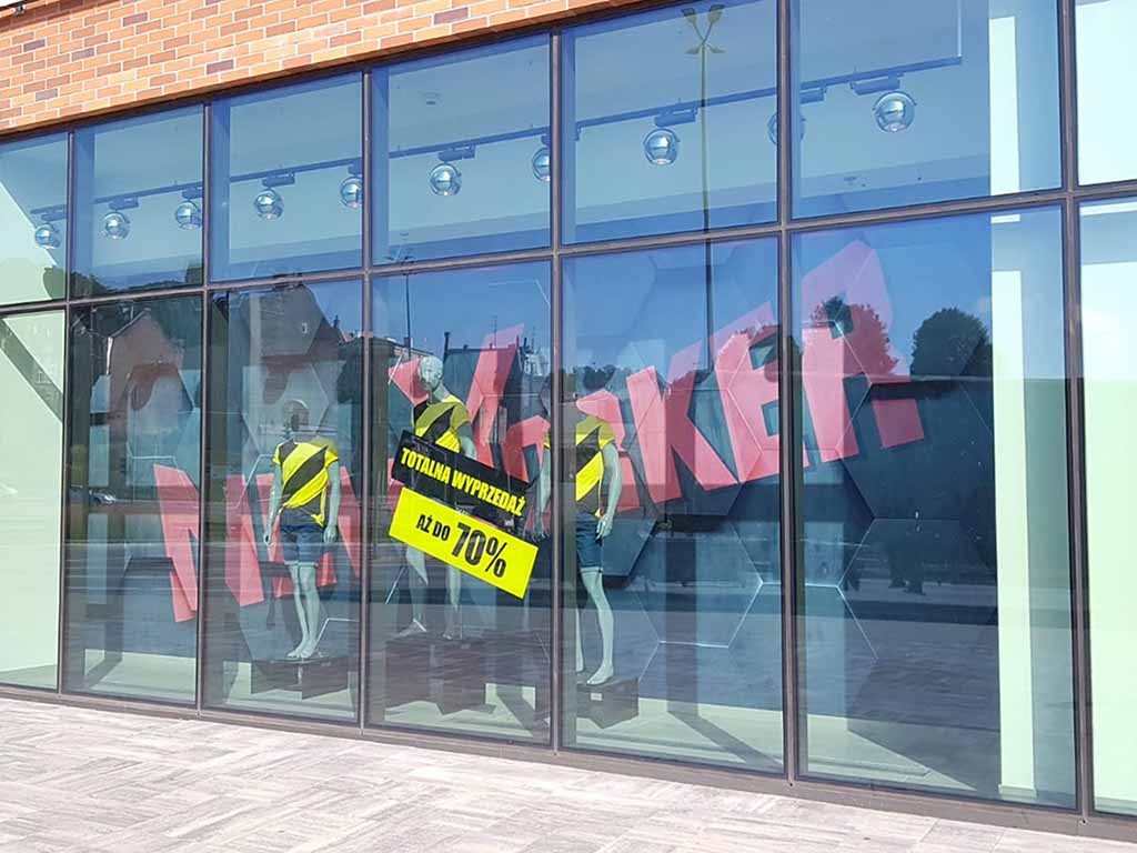 druk na folii Gdańsk druk na folii samoprzylepnej oklejanie witryn Gdańsk wyklejanie folii samoprzylepnej / vinyl printing Poland printing on self-adhesive film covering shop windows wrapping shop windows Poland Poland applicating PVC film / Foliendruck Polen Druck auf selbstklebender Folie Verkleben von Schaufenstern Bekleben von Schaufenstern Polen selbstklebende Folie verkleben