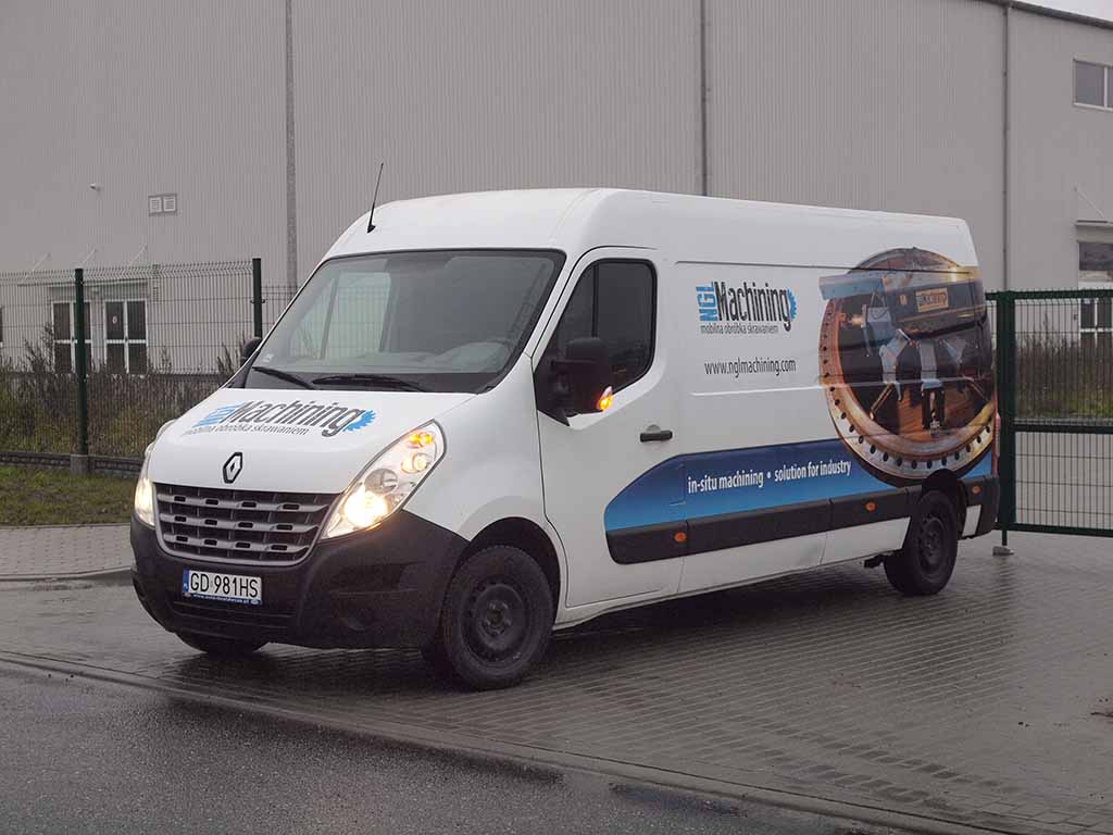 oklejanie samochodów grafika na pojazdach druk wyklejenie / car wrapping graphics on vehicles print application / Autobeklebung Grafik auf Fahrzeugen Druck Verklebung