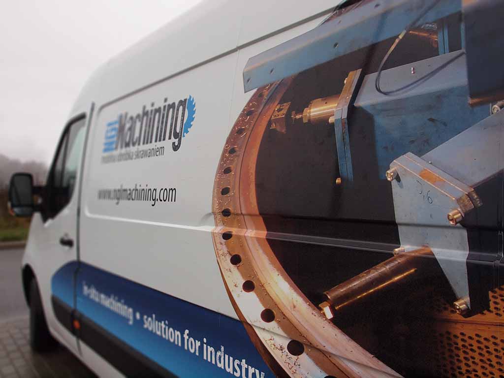 oklejanie samochodów grafika na pojazdach druk wyklejenie / car wrapping graphics on vehicles print application / Autobeklebung Grafik auf Fahrzeugen Druck Verklebung