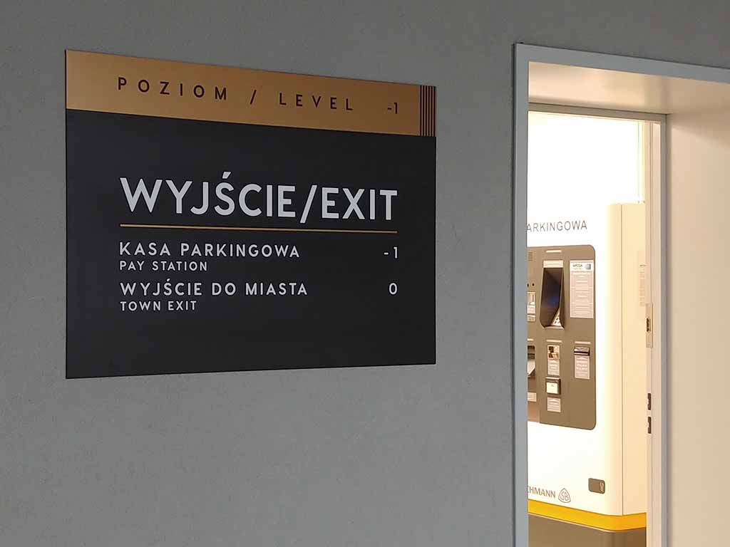 oznakowanie parkingu oznakowanie przestrzeni parkingu indentyfikacja / parking signage parking space signage identity / Parkplatzbezeichnung Identität