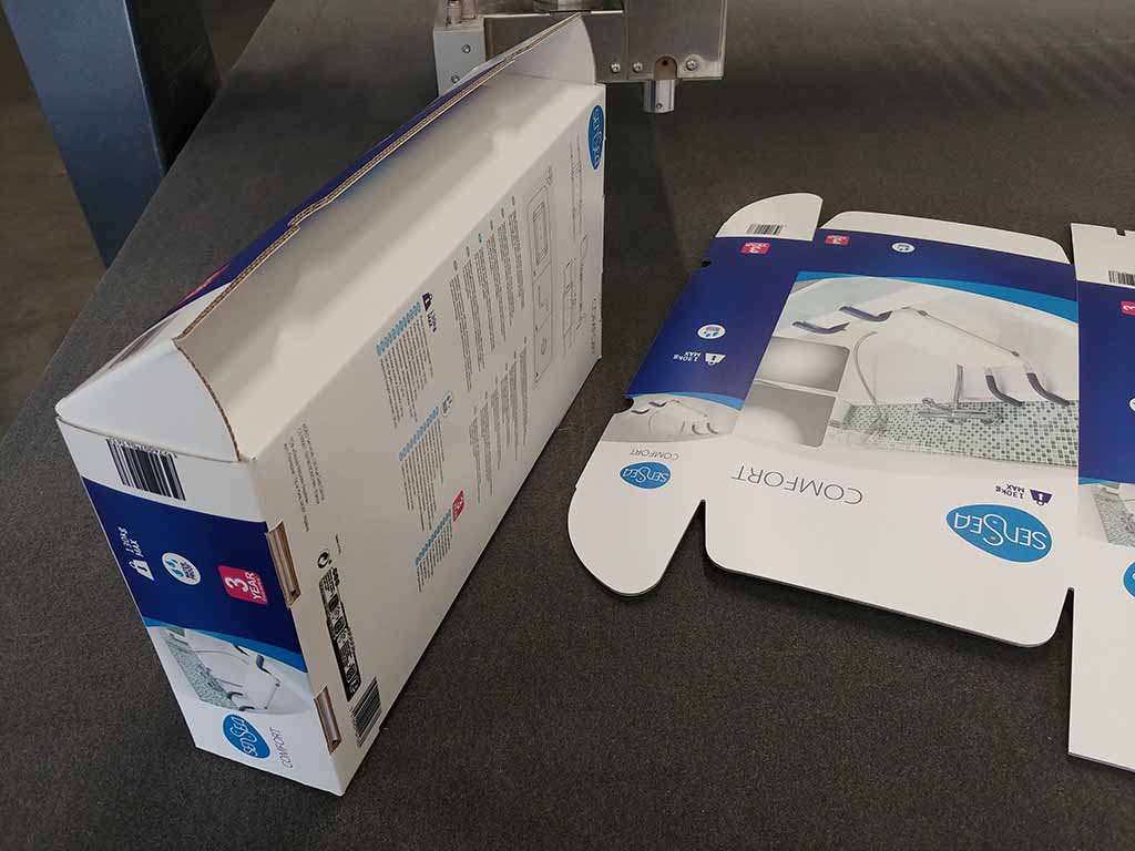 opakowania prototypy opakowań druk UV druk na tekturze druk na kartonie cięcie / packaging prototypes UV printing on cardboard cutting / Verpackungen Verpackungsprototypen UV Druck auf Karton Druck auf Pappe Schneiden