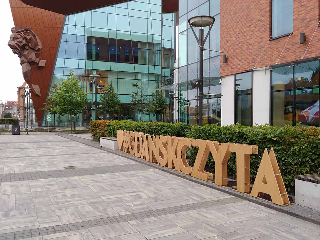 litery wolnostojące Gdańsk litery ozdobne litery drewniane / free standing letters Poland freestanding letters decorative letters wooden letters / freistehende Buchstaben Polen Standbuchstaben Dekobuchstaben Holzbuchstaben