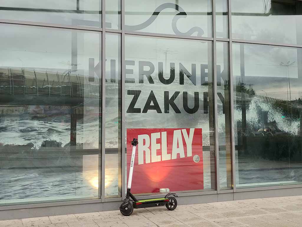 reklama w witrynach / shop window advertising / Schaufensterwerbung